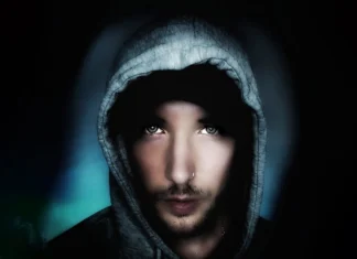 Ricky Rose: The Swedish Pop Star Unveils «Hemlighet» Ricky Rose