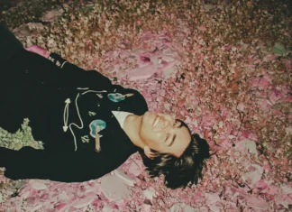 Isak Benjamin: The Rising Star Debuts with «Tailored by Design» Isak Benjamin - Photo by Olof Grind