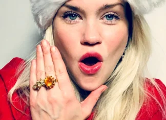 Ida Redig Spreads Christmas Cheer with «Låt Det Snöa» Ida Redig - Christmas 2024