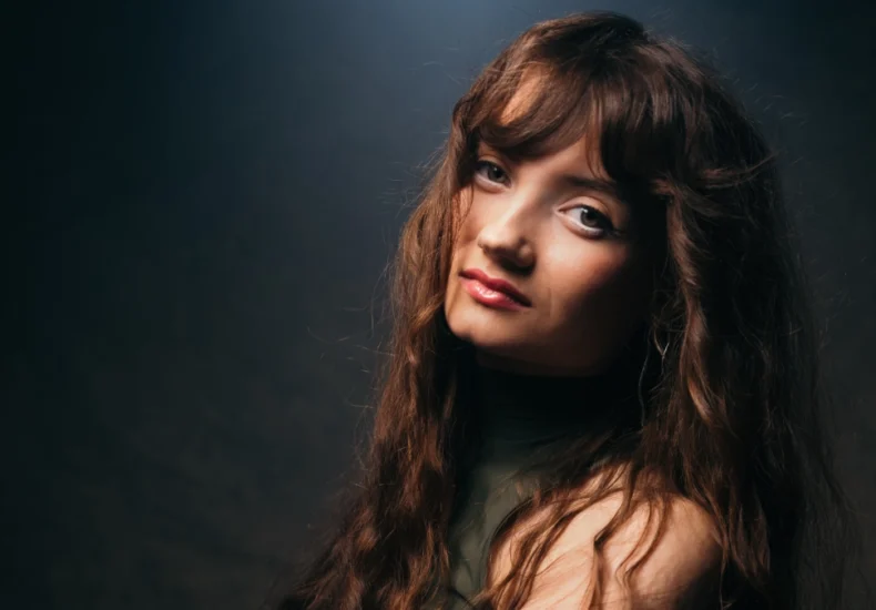 Nomi Tales - Photo by Lukas Meijer